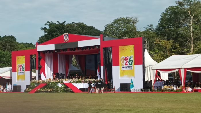 Upacara peringatan Hari Ulang Tahun (HUT) ke 126 Kota Balikpapan, di Lapangan Merdeka pada hari Jumat (10/2/2023). Foto: BorneoFlash.com/Niken Sulastri.