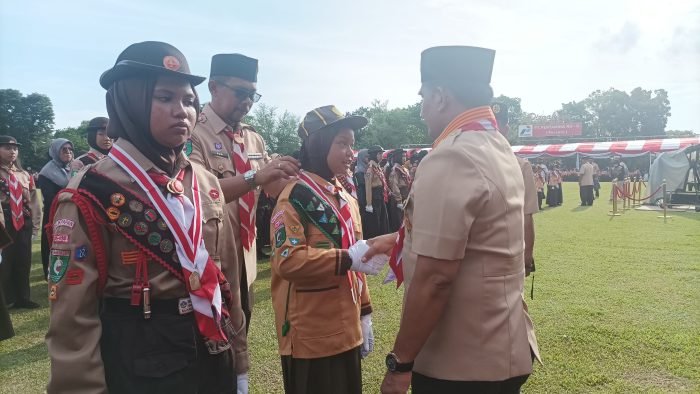 Pelantikan Pramuka Garuda pada pelaksanaan Gelar Senja Istimewa di Lapangan Merdeka, Jumat (10/2/2023) sore. Foto: BorneoFlash.com/Niken Sulastri.