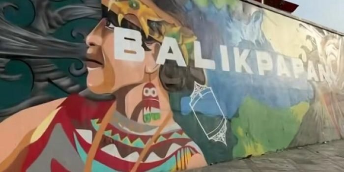 Bahaya Kesandung Hiasi Tembok Muara Rapak dengan Perpaduan Mural dan Grafity