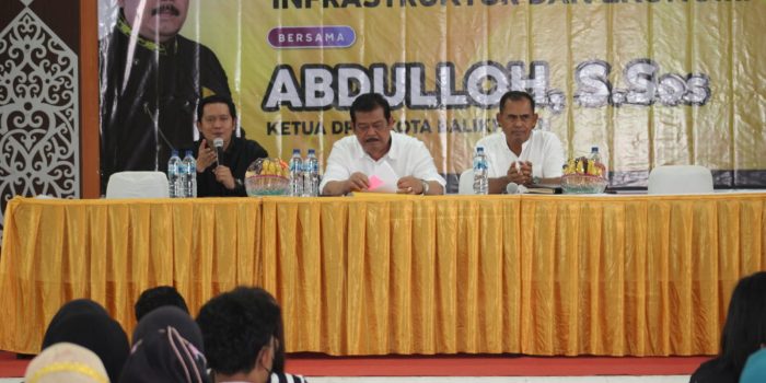 Ketua DPRD Kota Balikpapan Abdulloh menggelar dialog dengan warga Kelurahan Graha Indah, bertempat di Aula Kecamatan Balikpapan Utara, Kota Balikpapan, Sabtu, (4/2/2023). Foto: BorneoFlash.com/Ist.