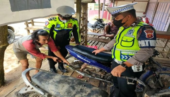 Dit lantas polda kaltim dan sat lantas polres jajaran melakukan penertiban klanpot brong dan balapan liar secara serentak. Foto: HO/Humas Polda Kaltim.