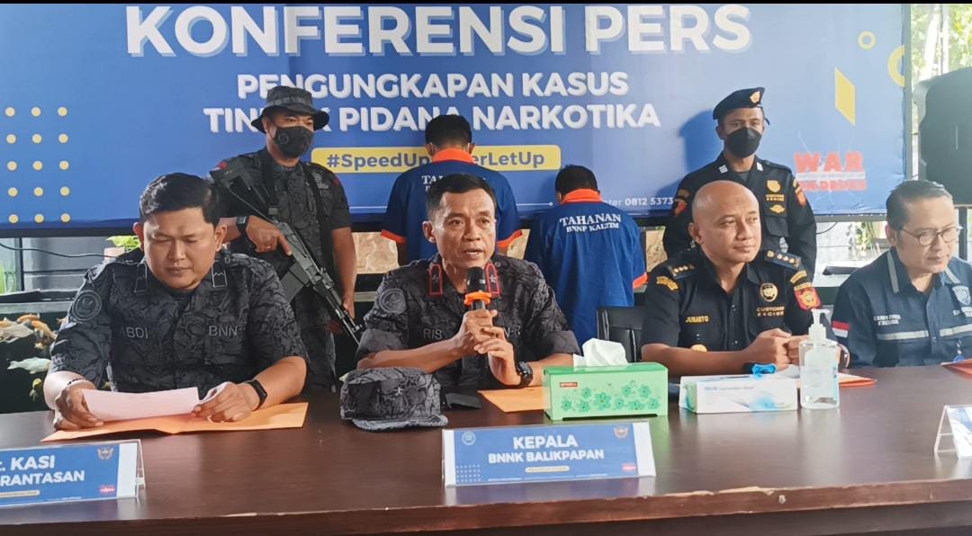 Kolaborasi BNNK Balikpapan Bersama Bea Cukai Gagalkan 1.044,05 Gram dan Dua Batang Tanaman Ganja