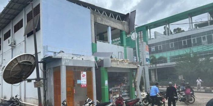 Gempa mengguncang Jayapura pada 9 Februari 2023. Empat orang tewas, sejumlah bangunan rusak. Pihak BMKG melaporkan penyebab gempa dengan kekuatan M 5,4 itu. (Foto: dok. BMKG)