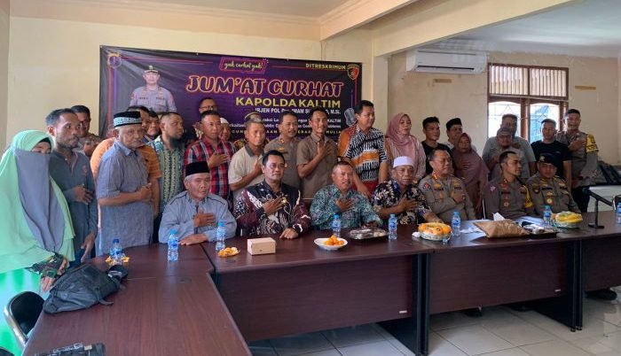 Polda Kaltim kembali mengadakan kegiatan Jumat Curhat yang dilaksanakan di Aula Kantor Kelurahan Merdeka Samboja Kabupaten Kutai Kartanegara, Jumat (10/2/2023). Foto: HO/Humas Polda Kaltim. Polda Kaltim kembali mengadakan kegiatan Jumat Curhat yang dilaksanakan di Aula Kantor Kelurahan Merdeka Samboja Kabupaten Kutai Kartanegara, Jumat (10/2/2023). Foto: HO/Humas Polda Kaltim.