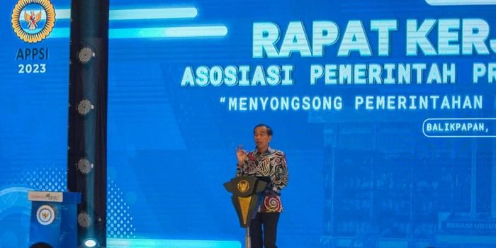 Presiden Republik Indonesia (RI) Joko Widodo Saat Membuka Rapat Kerja Nasional (Rakernas) Asosiasi Pemerintah Provinsi Seluruh Indonesia (APPSI) Tahun 2023, yang digelar di Ballroom Hotel Novotel, Kota Balikpapan, Kamis (23/2/2023). Foto: BorneoFlash.com/