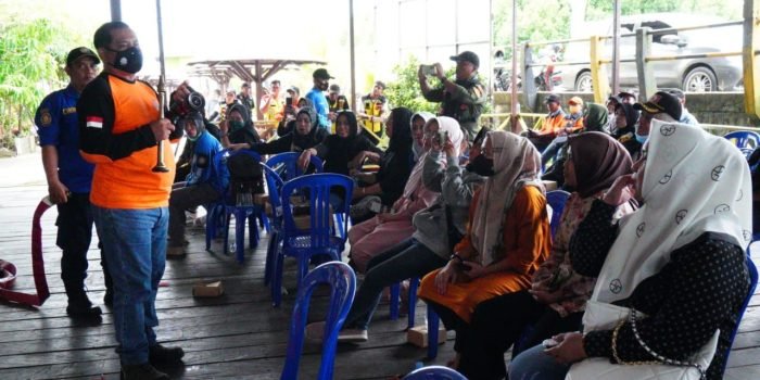 Pertamina Adakan Pelatihan Hydrant Kering di KSB Kampung Atas Air