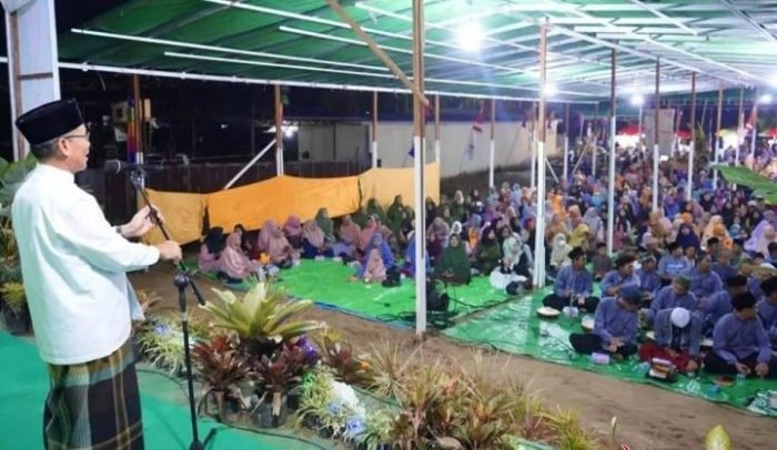 Wakil Wali Kota Samarinda Dr H Rusmadi menghadiri kegiatan Tanah Merah Bersholawat tetap dalam Rangkaian HUT ke 355 Kota Samarinda dan HUT ke 63 Pemkot serta Hari Jadi Kelurahan Tanah Merah ke 48 di Serayu kelurahan Tanah Merah, kecamatan Samarinda Utara Jumat (3/2/2023) malam lalu. Foto: HO/diskominfo.samarindakota.