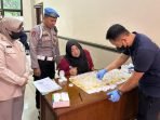 Biddokes Polda Kaltim melaksanakan pemeriksaan narkoba dalam urine secara acak terhadap personel Polda Kaltim Bertempat di Lobby Satuan Kerja Bid Propam Polda Kaltim, Pada Rabu (1/3/2023). Foto: HO/Humas Polda Kaltim.