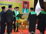 Pelantikan Ketua Pengadilan Agama Balikpapan Kelas I A, Drs H Ahmad Fanani, M.H dilakukan oleh Ketua Pengadilan Tinggi Agama Samarinda, Dr H Imron Rosyadi, S.H.,M.H yang berlangsung di Aula Balai Kota Balikpapan, pada hari Rabu (1/3/2023). Foto: BorneoFlash.com/Ist.