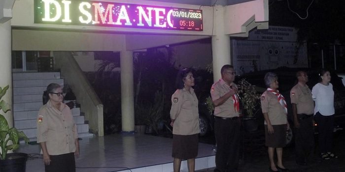 Siswa SMA/K di NTT Masuk Sekolah Jam 5 Pagi, Menko PMK Katakan "Revolusi Mental"