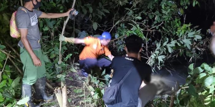 Penemuan jasad yang tersangkut di ranting pohon di sungai Idatn Kampung Pepas Eheng, Kecamatan Barong Tongkok Kabupaten Kutai Barat (Kubar). pada pukul 17.00 WITA Kamis (2/3/2023) kemarin. Foto: BorneoFlash.com/Ist.