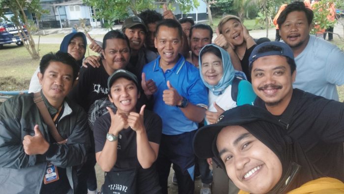 Komandan Lanud Dhomber Kolonel (Pnb) Sidik Setiyono Foto Selfie Bersama Awak Media Balikpapan. Foto: BorneoFlash.com/Ist.
