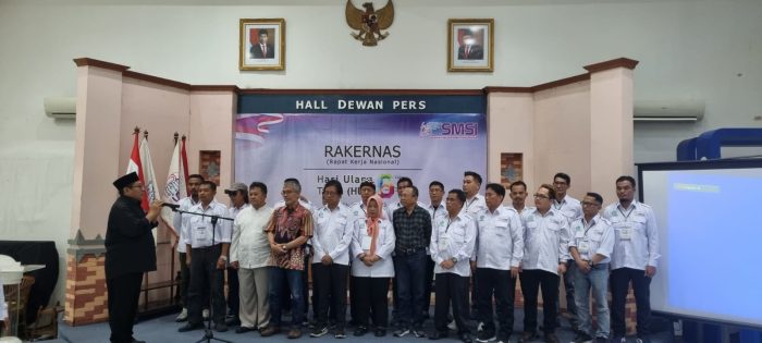 Pelantikan ketua Forum Pempred Media anggota Serikat Media Siber Indonesia (SMSI) 34 Provinsi oleh Ketua Umum SMSI, Firdaus di aula Dewan Pers, Senin malam (6/3/2023). Foto: SMSI Kaltim/Wiwid Marhaendrawijaya.