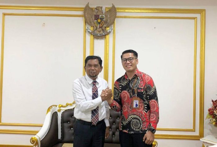 Kepala Cabang Balikpapan BPJS Kesehatan,Sarman Palipadang Bersama Bupati Penajam Paser Utara Hamdam, Senin (6/3/2023) lalu. Foto: HO.