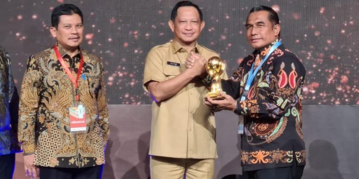 Balikpapan Raih Penghargaan UHC Award BPJS Kesehatan dari Mendagri