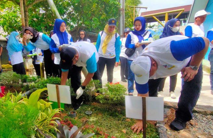 Momentum Hari Air Sedunia ke XXXI,  Balai Wilayah Sungai (BWS) IV Samarinda telah membuat lubang Biopori, di Kantor IPAL Margasari PTMB Balikpapan, Kamis (16/3/2023). Foto: BorneoFlash.com/Niken Sulastri.