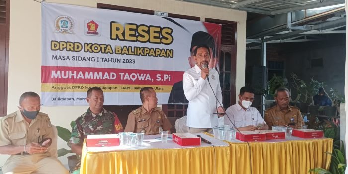 Anggota DPRD Kota Balikpapan, Muhammad Taqwa, S.Pi menggelar reses di lingkungan RT 32 Kelurahan Gunung Samarinda, Kecamatan Balikpapan Utara, Selasa (21/3/2023).(Foto:BorneoFlash.com/Niken)