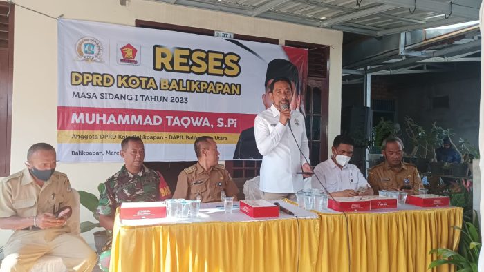 Anggota DPRD Kota Balikpapan, Muhammad Taqwa, S.Pi menggelar reses di lingkungan RT 32 Kelurahan Gunung Samarinda, Kecamatan Balikpapan Utara, Selasa (21/3/2023).(Foto:BorneoFlash.com/Niken)