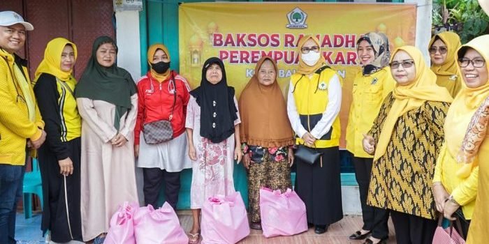 Perempuan Karya Golkar Balikpapan Berbagi Ratusan Bingkisan Kepada Warga Membutuhkan di Enam Kecamatan 