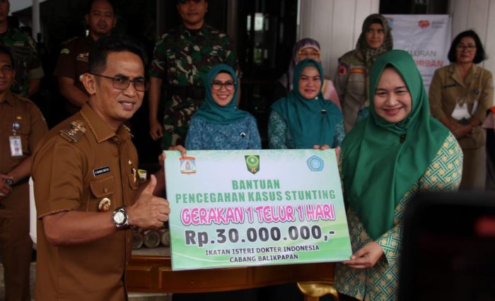 Wali Kota Balikpapan terima Bantuan Secara Simbolis untuk Bantuan Pencegahan Kasus Stunting di Balikpapan Foto: Niken/BorneoFlash.com