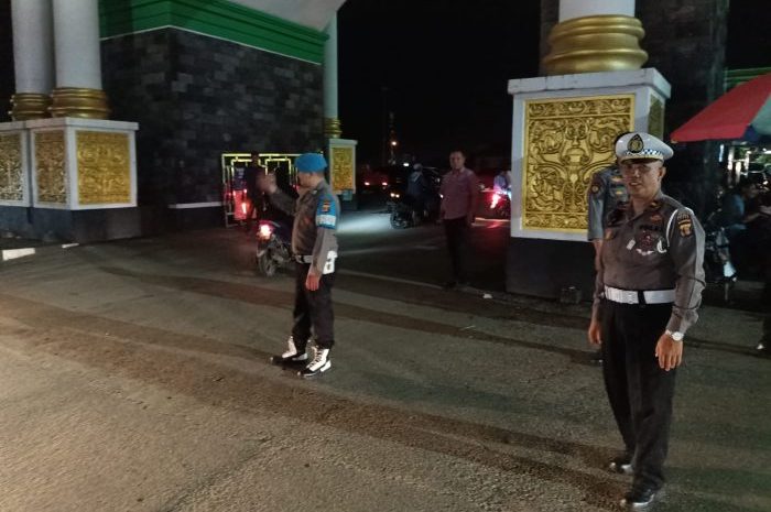 Polres Jajaran Polda Kaltim, melaksanakan kegiatan pengamanan masjid di Kalimantan Timur. Foto: HO/Humas Polda Kaltim.