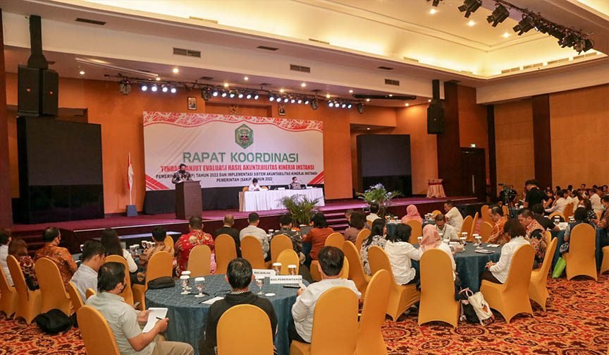 Berlangsung di Hotel Aston Grand Ballroom Samarinda turut dihadiri Bupati Mahulu, Bonifasius Belawan Geh, S.H., M.E, dan membuka Rakor SAKIP & AKIB Tahun 2022