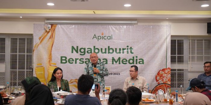 Apical Group bersama media Se Kota Balikpapan, dalam kegiatan Ngabuburit Bersama Apical, pada hari Senin (10/4/2023). Foto: BorneoFlash.com/Niken Sulastri.