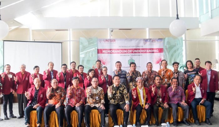 Membangun Mahulu dengan Pendidikan! Bupati Mahakam Ulu memberikan motivasi dan dukungan kepada para mahasiswa asal Mahulu yang menempuh pendidikan di Universitas Tarumanegara. Foto: Prokopim Mahulu/BorneoFlash.com.
