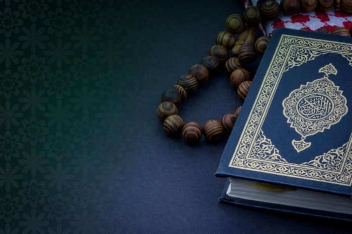 Dalam pengertian terhadap proses turunnya Al-Qur'an, terdapat beberapa pendapat dari para ahli tafsir.