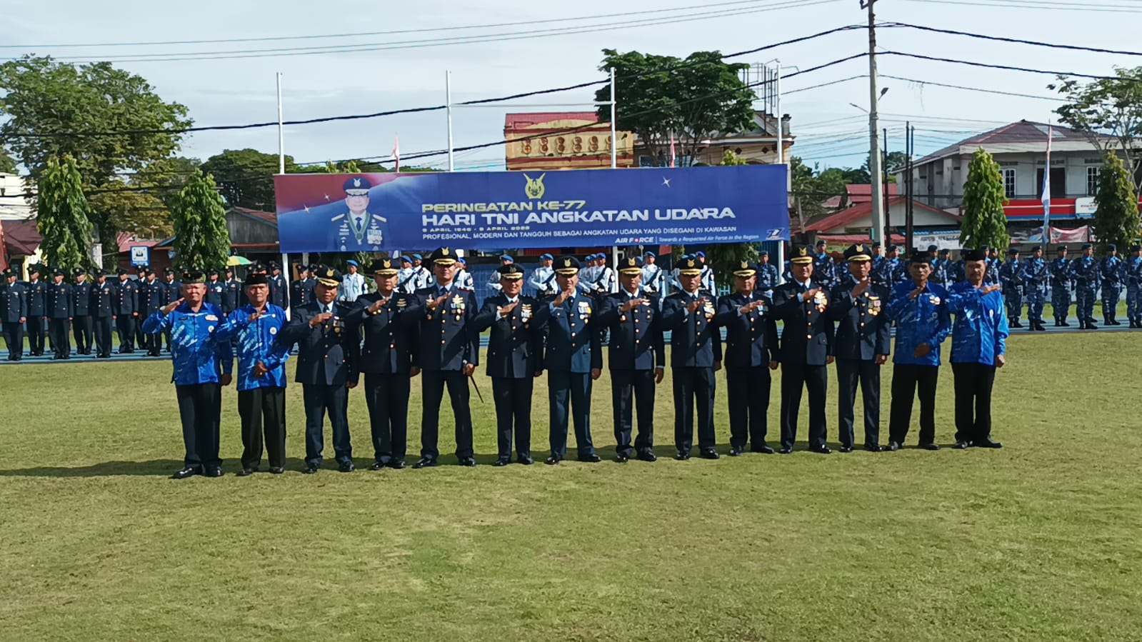 Lanud Dhomber Gelar Upacara Peringatan HUT ke 77 TNI AU, Beri Anugerah Satyalencana Kesetiaan Kepada Tiga Prajurit 
