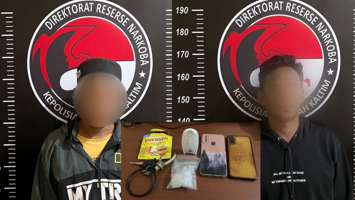 Pelaku A (43) warga Teritip dan U (37) diamankan di jalan Balikpapan-Samboja, Teritip dengan barang bukti narkotika jenis sabu seberat 48,8 gr. Foto: HO/Humas Polda Kaltim.