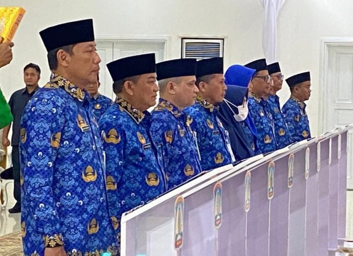  Pelantikan dan pengukuhan 10 Pejabat tinggi pratama, di Aula Balai Kota Balikpapan, pada hari Senin (3/4/2023). Foto: BorneoFlash.com/Niken Sulastri.