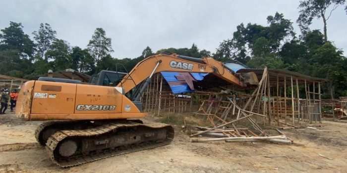 Pemkot Bersama Forkopimda Balikpapan Bongkar Arena Perjudian Sabung Ayam dan Dadu di Lokasi Pulau Balang