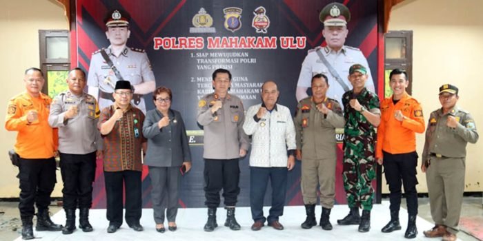 Wabup Drs. Yohanes Avun Bersama Kapolres Mahulu Anthony Rybok dalam Rakor Linsek Terkait Persiapan Pos Pengamanan (Pam) Idul Fitri 1444 H. Foto: HO/Prokopim Mahulu.