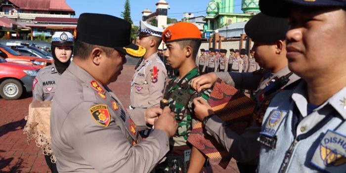 Apel Gelar Pasukan Operasi Ketupat Mahakam 2023 yang dilaksanakan di lapangan Apel Mako Polres Kutai Barat, Senin (17/04/2023). Foto: HO/Humas Polres Kubar.