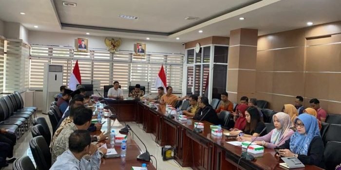 Rapat koordinasi Pemkot Balikpapan bersama Kemenag Balikpapan serta stakeholder terkait pada hari Jumat (28/4/2023) di Balai Kota Balikpapan. Foto: BorneoFlash.com/Niken Sulastri.