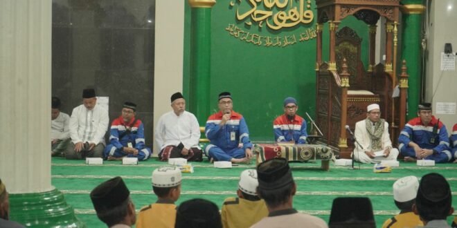 PT Kilang Pertamina Internasional (KPI) RU V Balikpapan menggelar kegiatan Safari Ramadhan di Masjid Miftahul’ulum Desa Giri Mukti, Kecamatan Penajam, Penajam Paser Utara. Jum’at, (31/3/2023). Foto: HO/PT KPI Unit Balikpapan.