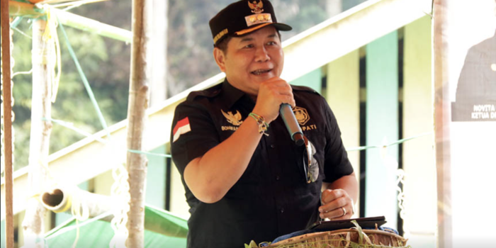 Bupati Mahakam Ulu (Mahulu) Bonifasius Belawan Geh, S.H., M.E mengajak Kelompok Tani (Poktan) untuk mengembangkan komoditas Kakao di Mahulu.