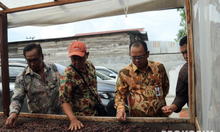 Sekda Kabupaten Mahakam Ulu (Mahulu), Dr. Stephanus Madang, S.Sos., M.M., mewakili Pemerintah Kabupaten Mahulu, menghadiri undangan dari PT. Khatulistiwa Agro Sentosa Serasi (KASS) pada Senin, (27/03/2023). Foto: BorneoFlash.com/Prokopim Mahulu