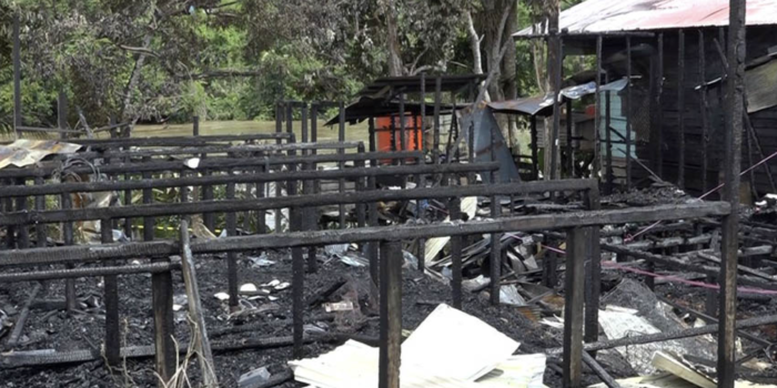 Kebakaran di Kampung Long Pakaq, Wabup Mahakam Ulu Serahkan Bantuan dan Ajak Masyarakat Waspada