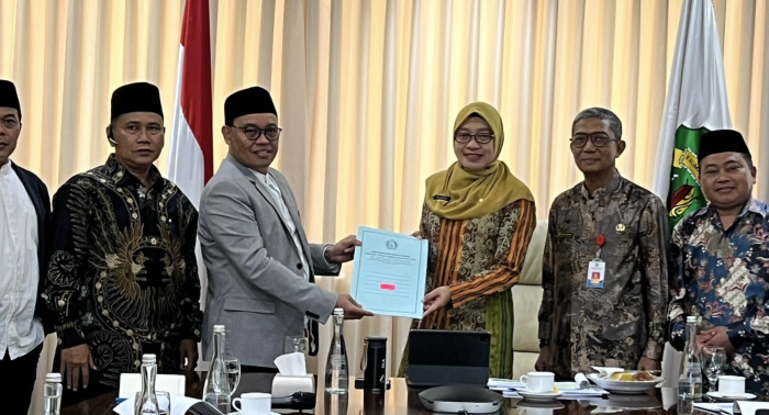 Foto Bersama Penyerahan SK penetapan Provinsi Kaltim sebagai Tuan Rumah MTQ Nasional 2024 Foto: Kementerian Agama Republik Indonesia