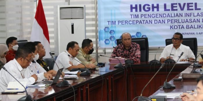 TPID Kota Balikpapan, gelar High Level Meeting TPID dan TPPDD, di Ruang Rapat 1 Balaikota Balikpapan, pada hari Rabu (5/4/2023). Foto: BorneoFlash.com/Niken Sulastri.