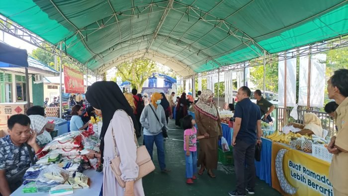 Tim Pengendalian Inflasi Daerah (TPID) Kota Balikpapan menggelar Gerakan Pangan Murah Ramadhan dan Idul Fitri 1444 H di Kantor DP3 Kota Balikpapan, di Jalan Marsma Iswahyudi Kelurahan Gunung Bahagia, Kecamatan Balikpapan Selatan, Selasa (11/4/2023). Foto: BorneoFlash.com/Niken Sulastri.