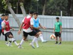 Tim U-22 Indonesia di pemusatan latihan yang berlangsung di Lapangan B, Jakarta, Senin (10/4/2023). Foto: HO/pssi.org.