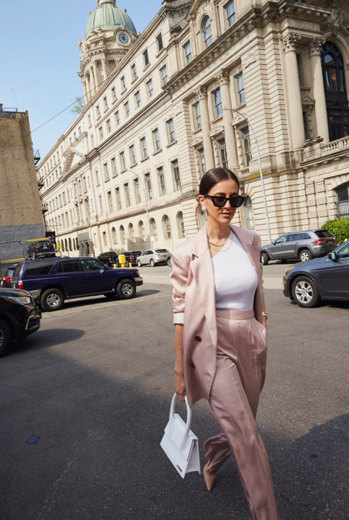 Satin Suit Model Outfit Foto: The Closet rush.