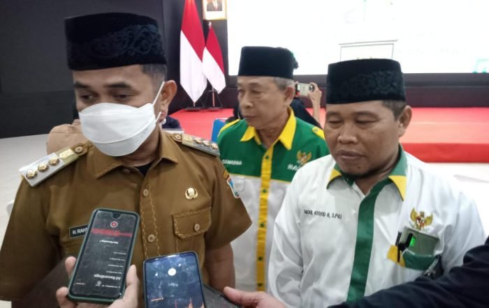 Wali Kota Balikpapan H Rahmad Mas'ud saat berikan Informasi Terkait Tunjangan Hari Raya (THR) kepada seluruh Tenaga Bantu (Naban) ataupun tenaga honorer,  di Aula Balai Kota Balikpapan, pada hari Senin (10/4/2023). Foto: BorneoFlash.com/Niken Sulastri.