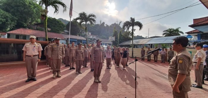 Menjelang Hari Raya Idul Fitri 1444 H, arus lalu lintas barang di Pelabuhan Semayang, Kalimantan Timur meningkat pesat (14/4/2023).