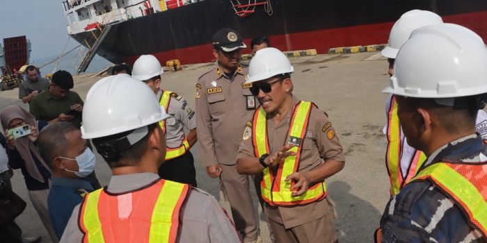 Kabarantan meminta Karantina Pertanian Balikpapan untuk mendorong percepatan layanan di Pelabuhan Semayang, Kalimantan Timur, saat melakukan kunjungan dalam rangka Patroli Ketersediaan Pangan pada Sabtu (15/4/2023).