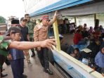 Wakil Bupati Kubar, H. Edyanto Arkan Didampingi Asisten II dan Staf Dinas Perhubungan Melakukan Ramp Check Kapal Penumpang di Dermaga Kecamatan Melak. Foto: Lilis/BorneoFlash.com