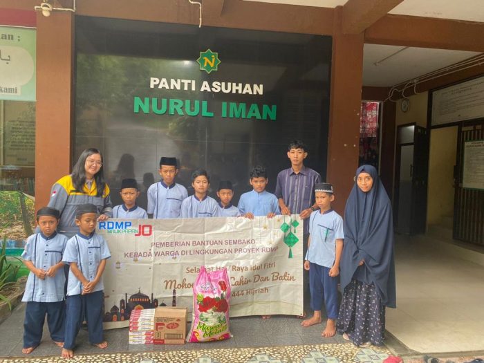 Program CSR RDMP Balikpapan JO menyerahkan bantuan ke Panti Asuhan Nurul Iman. Foto: HO
